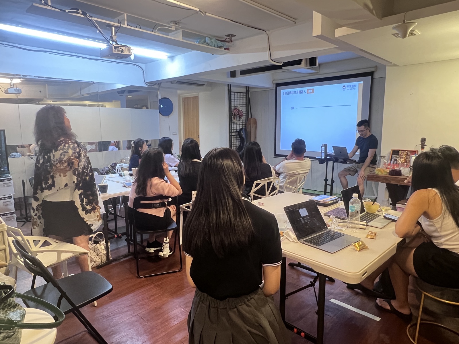 In-person investment education / technical analysis teaching session — IMG_9146